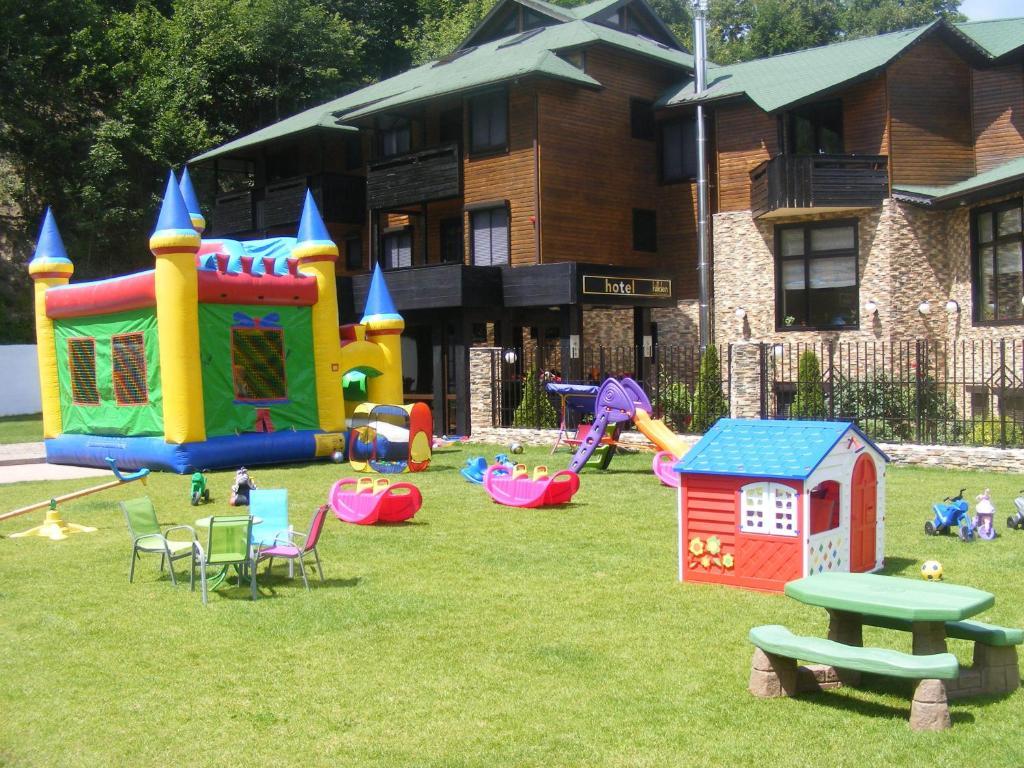 Hotel Hillden Lodge&Restaurant Drumu Carului Zewnętrze zdjęcie