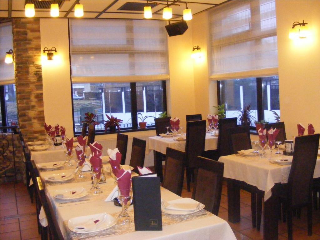 Hotel Hillden Lodge&Restaurant Drumu Carului Zewnętrze zdjęcie