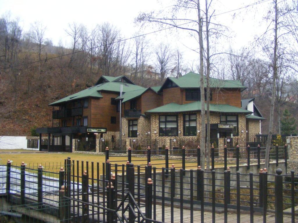 Hotel Hillden Lodge&Restaurant Drumu Carului Zewnętrze zdjęcie
